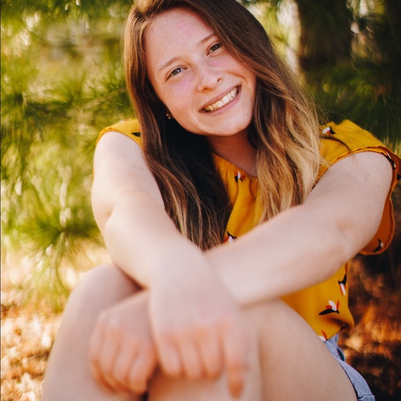 Meet your Posher, Madison - Picture 2 of 2